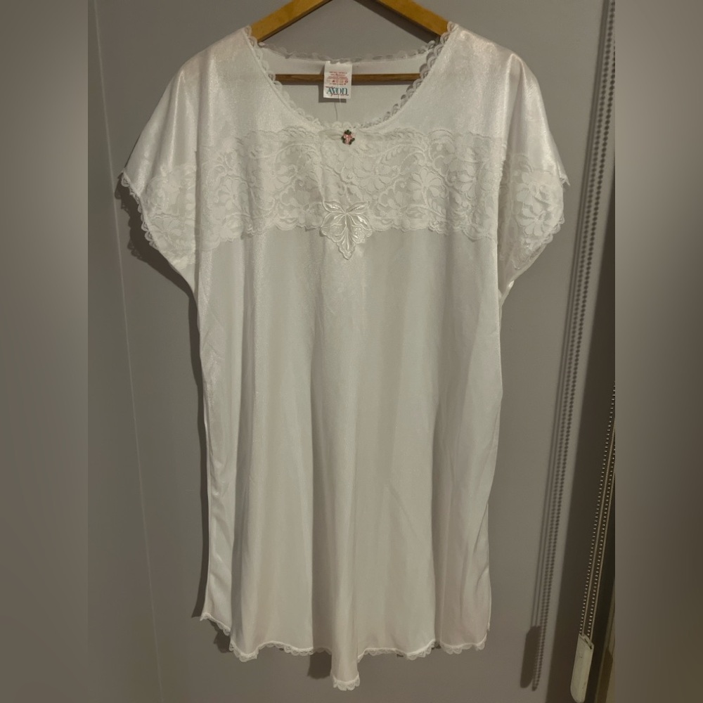 Avon Vintage Nightgown NWT O/S